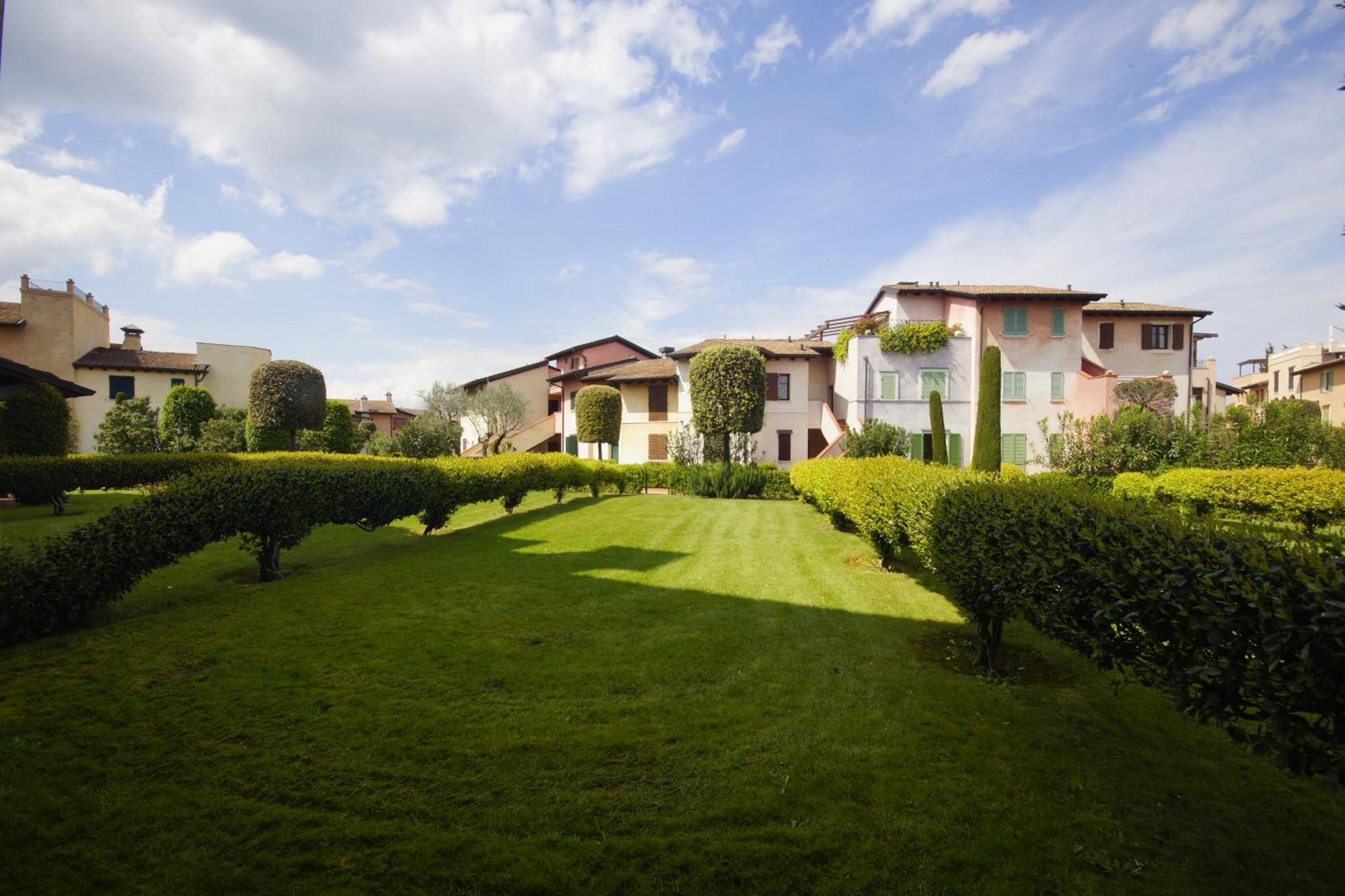 Lugana Resort & Sporting Club - Sermana Village Peschiera del Garda Bagian luar foto